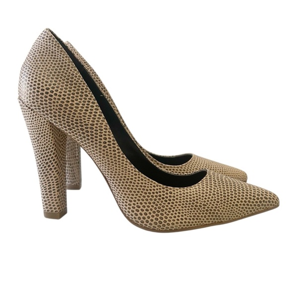Le Chateau Tan Leather Snakeprint Embossed High Block Heels Size 7.5 NEW - Picture 1 of 14